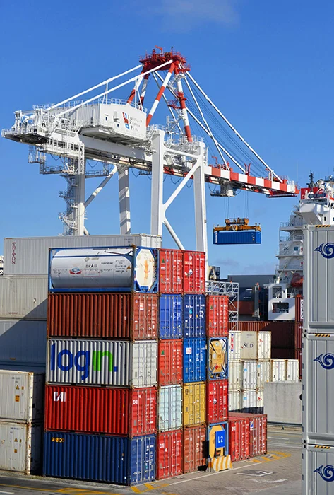 Containers acumulados en un puerto.
